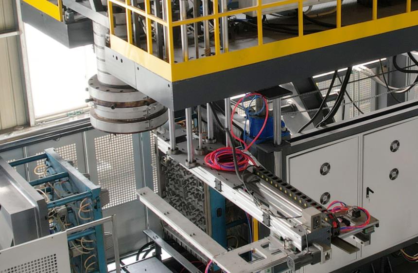 Price analysis of extrusion blow molding machine