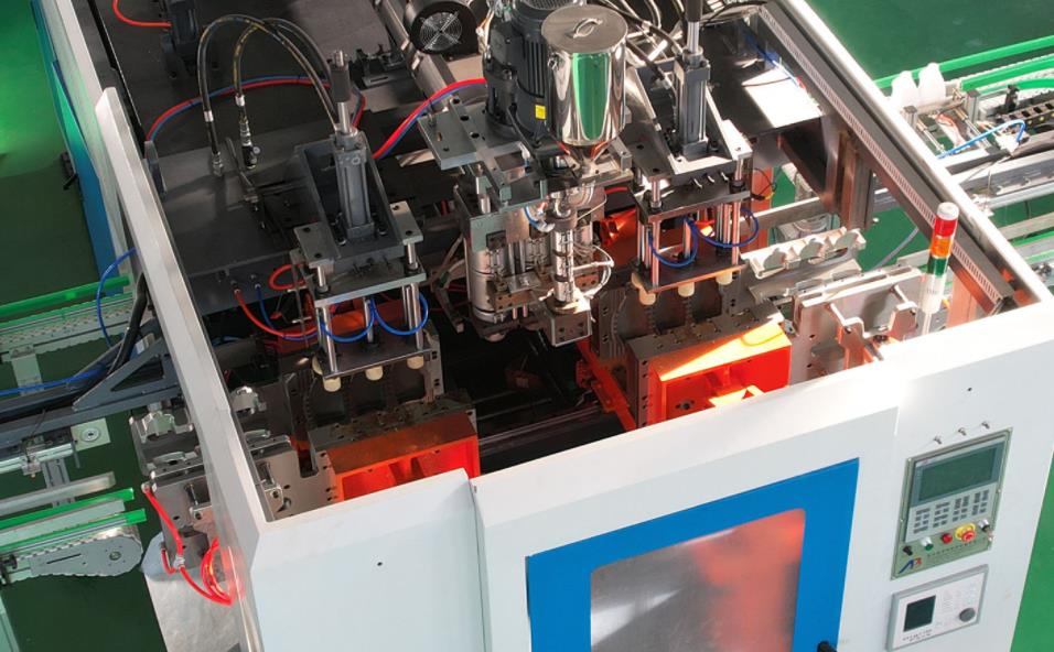 Production of different hollow plastic products and selection of extrusion blow molding machines