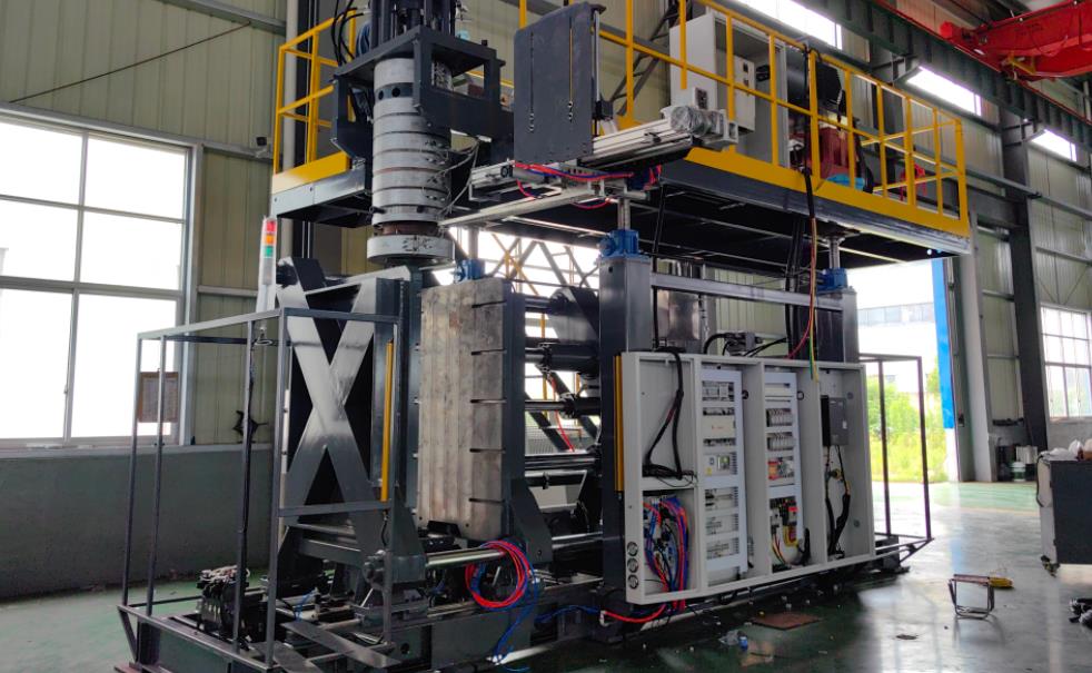 Comparison between extrusion blow molding machine and other blow molding machines